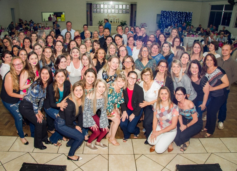 HOMENAGEM AOS PROFESSORES E FUNCIONÁRIOS DA EDUCAÇÃO